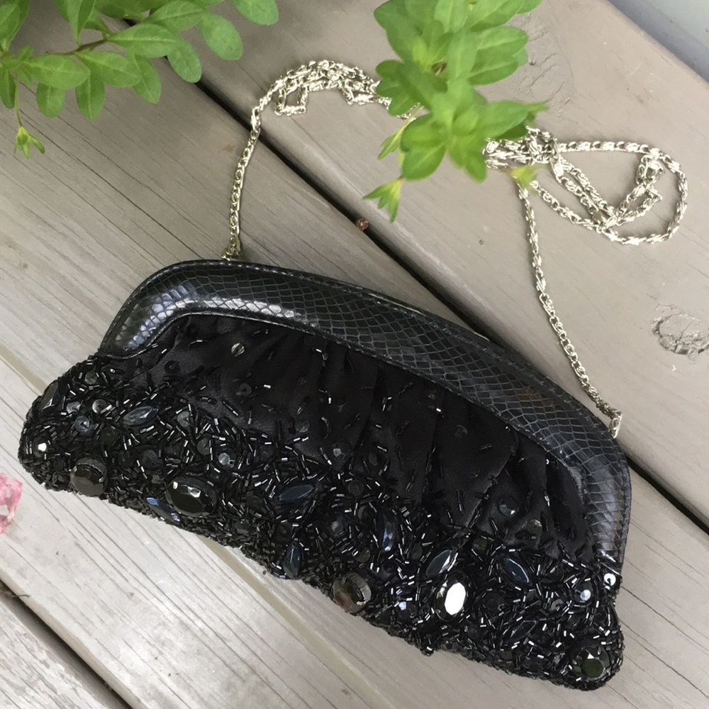 Evening bag with sequined front magnetic closure